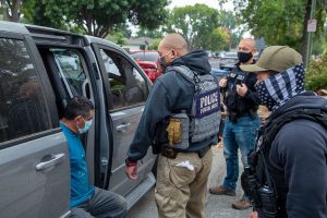 ICE – De la criminalisation migratoire à la résistance urbaine : comment les villes américaines défient la répression fédérale